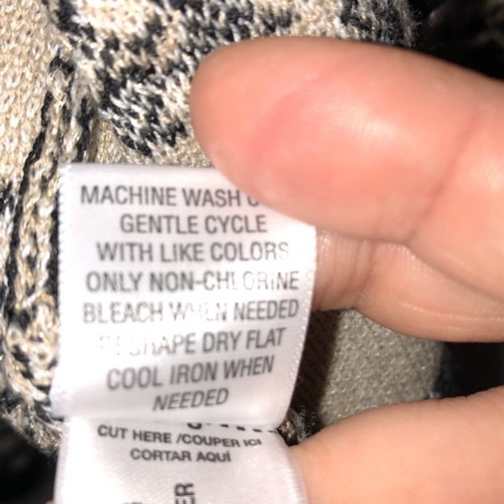 Laura Ashley Cheetah/ Zebra Print Cardigan Sweater Size Petite Large - Picture 11 of 12